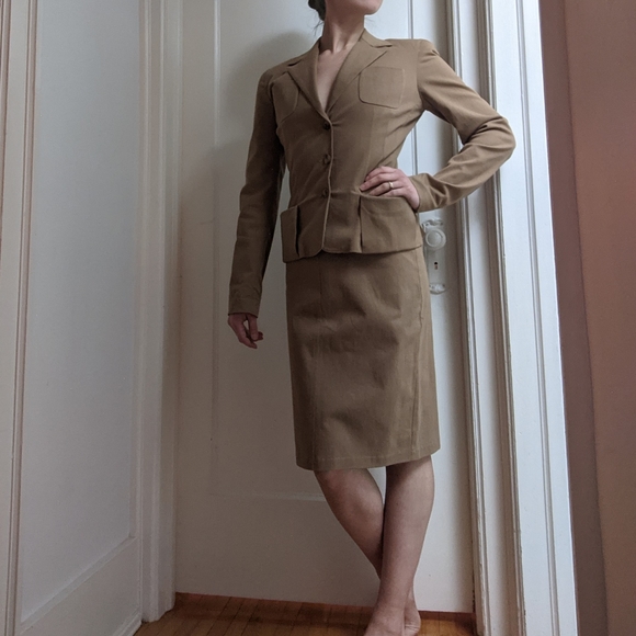 Blumarine Designer Camel Skirt Suit - Picture 2 of 7